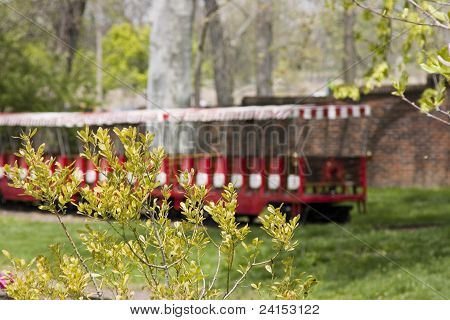 Kırmızı & beyaz tren