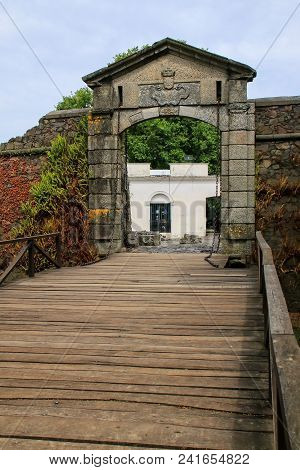 Porton De Campo (city Gate) In Colonia Del Sacramento, Uruguay. It Is One Of The Oldest Towns In Uru