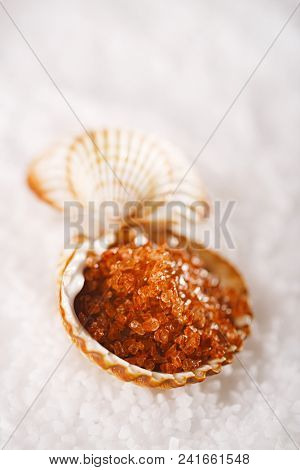 Hawaiian Red Gold Salt, This bright red sea salt whose proper name is Alaea Rouge is the salt used by Hawaiian people in their everyday life.