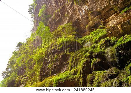 龙水峡地缝峡谷岩壁the Rock Wall Of The Canyon Of Longshui Gorge