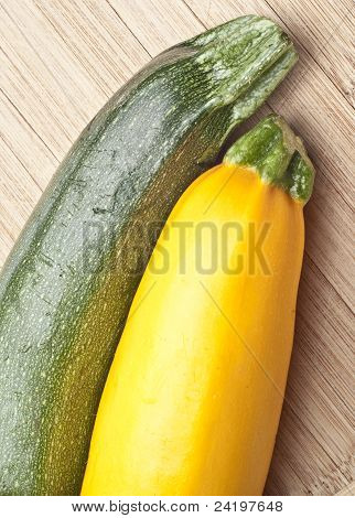 Greean og Golden gul squash Squash