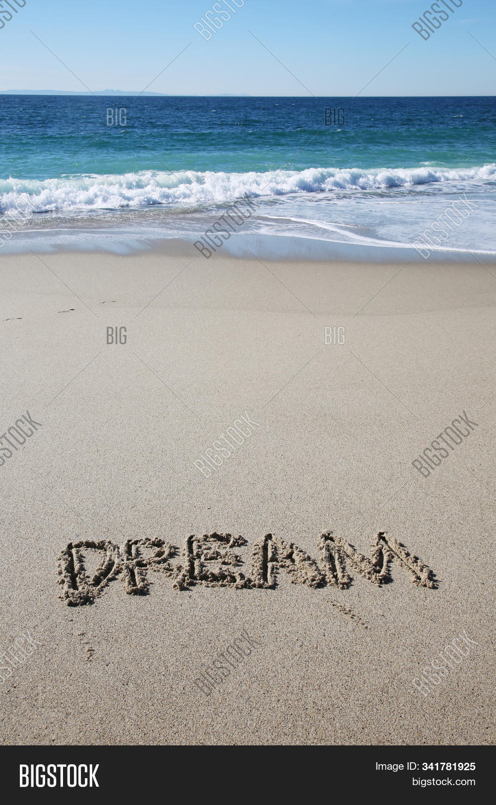 Imagen y foto Words Sand. Dream (prueba gratis) Bigstock