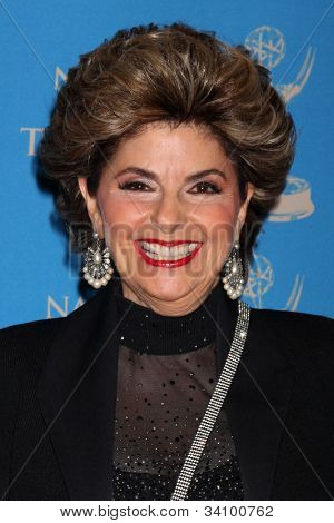 LOS ANGELES - 17 de JUN: Gloria Allred llega en el 2012 día premios Emmy creativos en Westin Bona