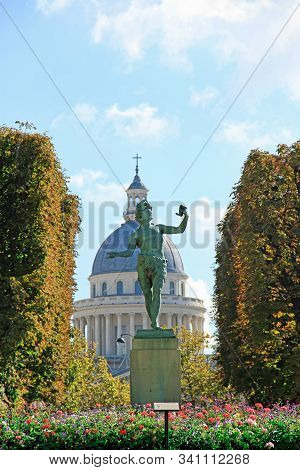 A Greek Actor (an Ancient Statue), Against The Background Of The Pantheon In The Luxembourg Garden P