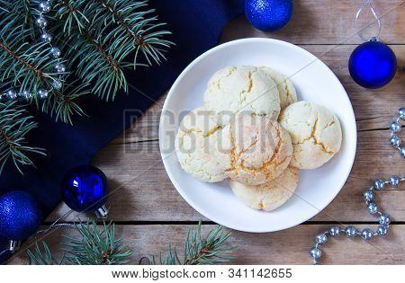 Cookies Lemon Crack In Christmas Or New Year Decoration.