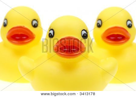 Patos plástico amarillo pequeño