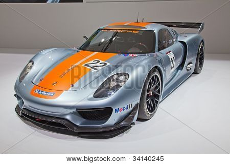 Genève - 8 marts: The Porsche 918 RSR udstillet på 81 International Motor Show Palexpo-Genève