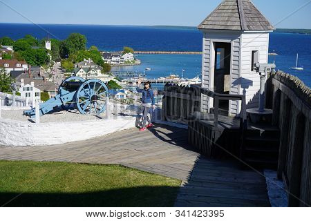 Mackinac Island, Michigan / United States - June 11, 2018: A Cannon Sits On A Platform At Fort Macki