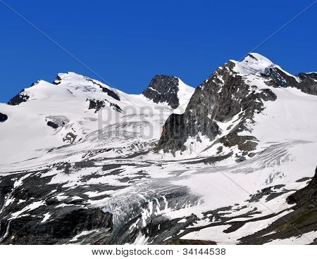 Strahlhorn, Rimpfischhorn et Allalinhorn dans les Alpes suisses