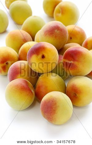 Reife Japanische Aprikose Früchte