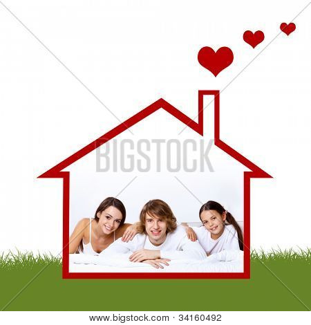 Ung familie med en datter og hus