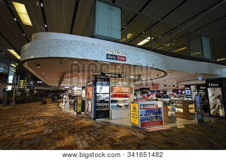 Singapore- 23 Nov, 2019: Singapore Changi Airport Duty Free Shopping Area. Changi Airport Is One Of 