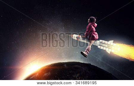 Little girl draeming to fly the moon