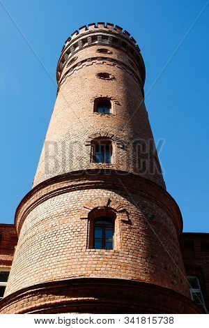 Raudone, Lithuania - June 9, 2018: The Tower Of Raudone Castle, Historical Residential Castle Of The