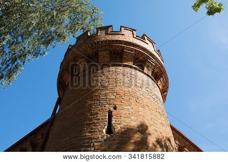 Raudone, Lithuania - June 9, 2018: The Tower Of Raudone Castle, Historical Residential Castle Of The