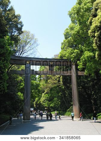 Tokyo, Japan - April 29, 2009: Spring Sunny Day. People Walk Through The Large Torii Entrance Gate O