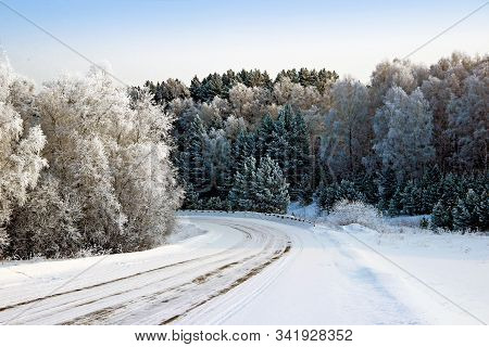Winter Forest Have Dressed Up In Winter Coats. Hoarfrost On Each Branch And Creates The Impression O