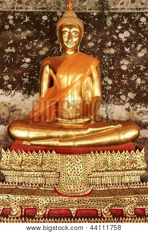 รูปปั้นพระพุทธรูปทองคำกรุงเทพ