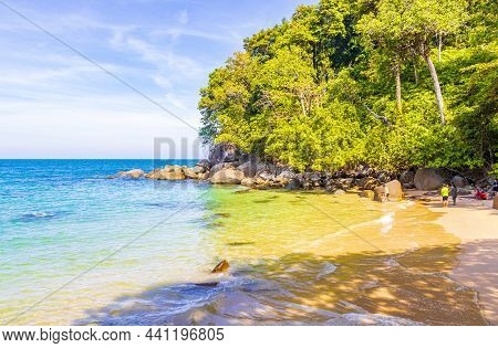 Small Sandy Beach Lamru Nationalpark Khao Lak Phang-nga Thailand.