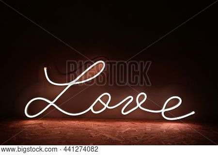 Neon Sign Love. Trendy Style. Neon Sign. Custom Neon. Home Decor.