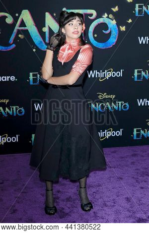 LOS ANGELES - NOV 3:  Xochitl Gomez at Encanto World Premiere at El Capitan Theater on November 3, 2021 in Los Angeles, CA