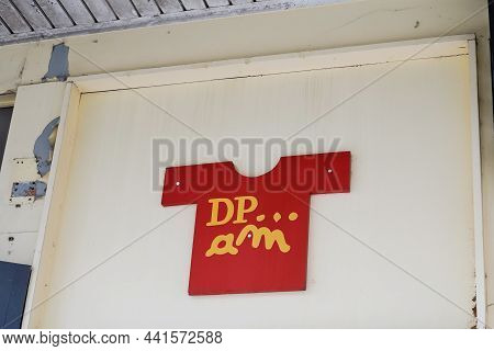 Bordeaux , Aquitaine , France - 11 21 2021 : Du Pareil Au Meme Sign Text Shop Children Logo Brand St