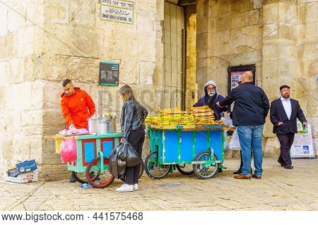 Jerusalem, Israel - November 20, 2021: Scene Of The Jaffa Gate And Omar Ibn El-khattab Square, With 