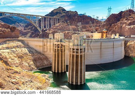 Hoover Dam And Penstock Towers In Colorado River At Nevada And Arizona Border, Usa