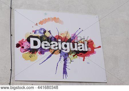 Bordeaux , Aquitaine / France - 07 22 2020 : Desigual Facade Logo And Text Shop Sign Spanish Store C