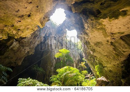 The Sun Ray Pass To The Cave
