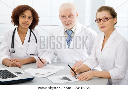 Grupo de médicos