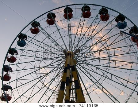 silhouette of wheel (attraction) on evening