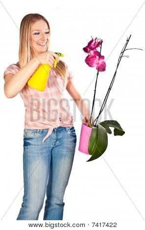 Donna irrigazione fiori