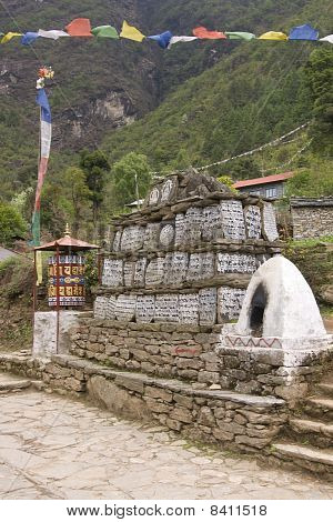 Tibetský Mani kameny