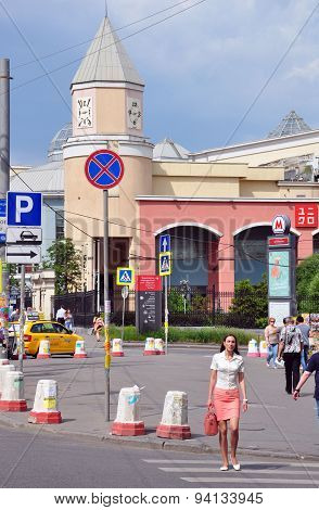 Moscow, Russia - 15.06.2015. People In  Central Streets Of Moscow - Garden Ring, About The Undergrou