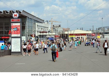 Moscow, Russia - 15.06.2015. The Area In Front Of  Kursk Railway Station. Rzd In The Year Transporti