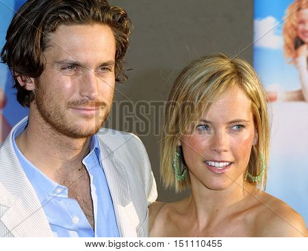 Oliver Hudson and Erinn Bartlett at the Los Angeles premiere of 'Raising Helen' held at the El Capitan Theatre in Hollywood, USA on May 26, 2004.