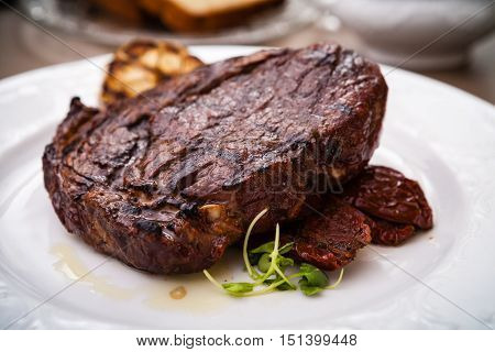 Entrecote with grilled garlic served on a plate