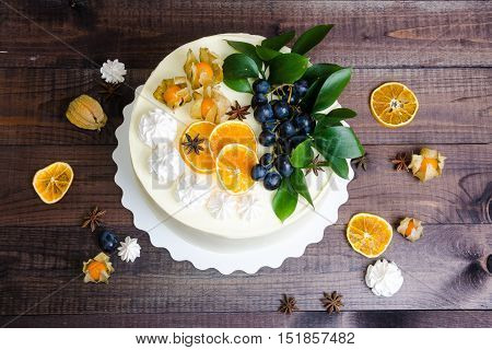 Vanilla Cream Cheese Cake With Grapes And Oranges