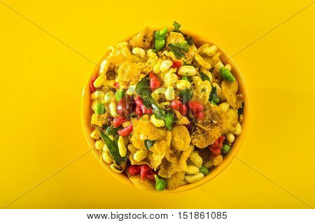 Indian Snacks: Traditional Indian deep fried salty dish called chivda or mixture or farsan made of gram flour and mixed with dry fruits and roasted nuts with salt, pepper, pulses, spice and green peas