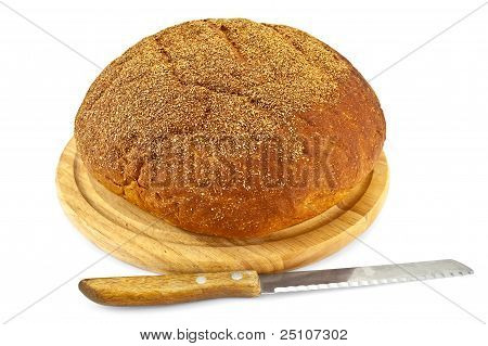 Vaaleaa leipää veitsellä