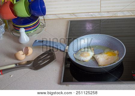 On The Electric Cooker Cooked Eggs For Breakfast
