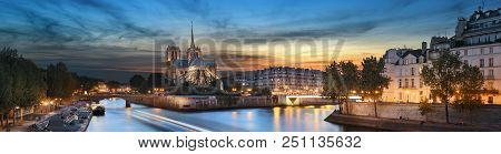 Ile De La Cite And Notre Dame At Sunset, Paris, France