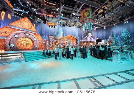 มอสโก - 21 nov: ถ่ายทำของวันปีใหม่ในหมู่บ้าน Gluharevo ในช่อง NTV, 21 nov, 2010 ใน Mos
