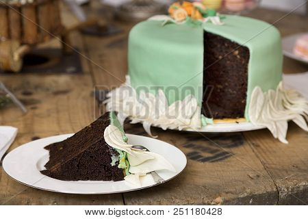 Bridal Cake Stylish Wedding Cake Decorated Green