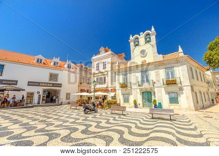Cascais, Portugal - August 6, 2017: Popular Praca 5 Outubro In Casais, A Very Popular Tourist Resort
