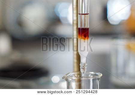 Separate Color By Column Chromatography In Laboratory