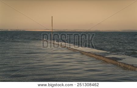 Serene View From Chalkwell Beach, Essex, Uk