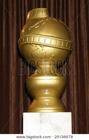 LOS ANGELES - 9 NOV: Golden Globe statua all'annuncio DeMille AWARD Honoree a Beve