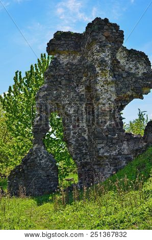 Ruins Of The Kanko Castle, Vinogradiv, Ukraine